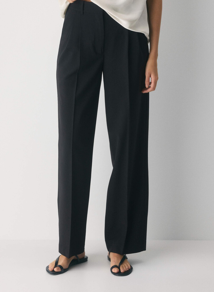 pantalonii effortless din lână negri