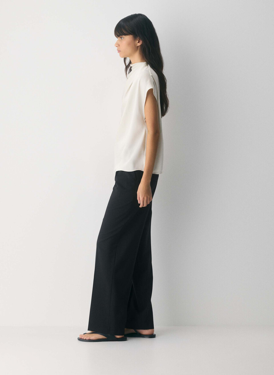 pantalonii effortless din lână negri