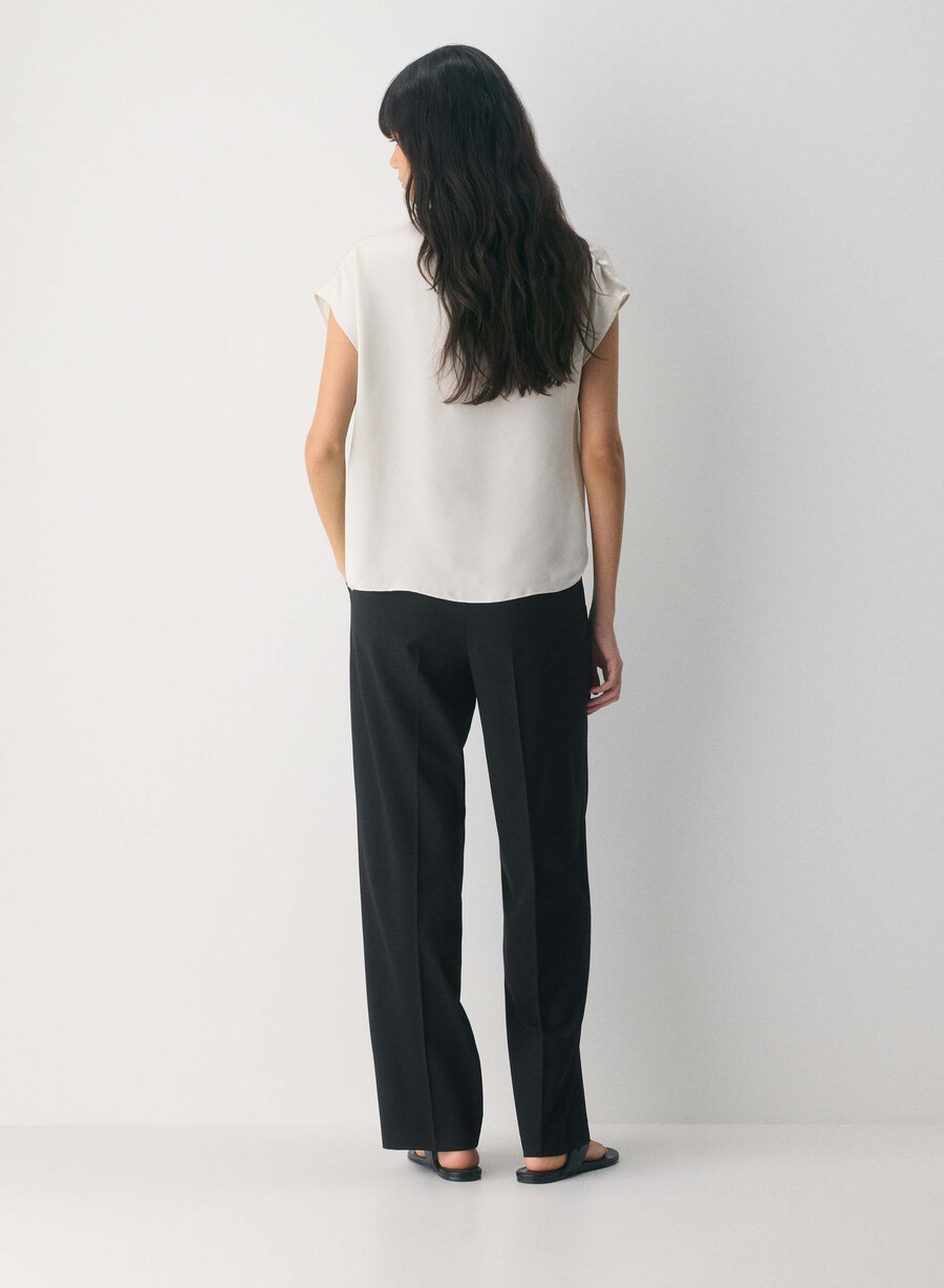 pantalonii effortless din lână negri