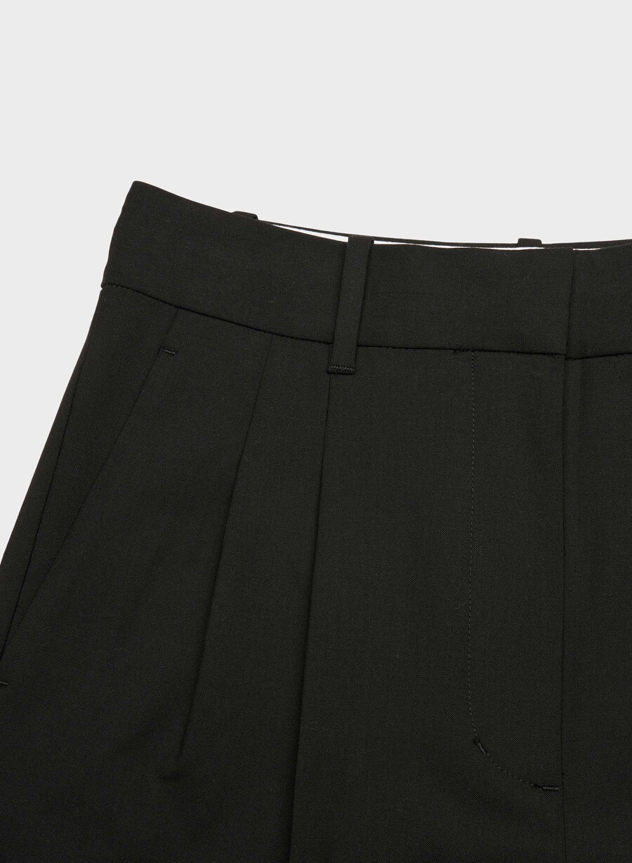pantalonii effortless din lână negri