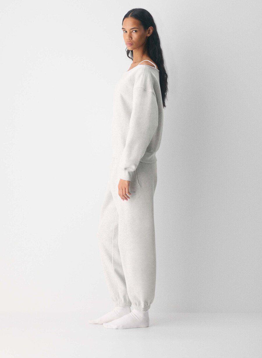 hanorac confortabil din fleece cu umăr gol heather cloud white