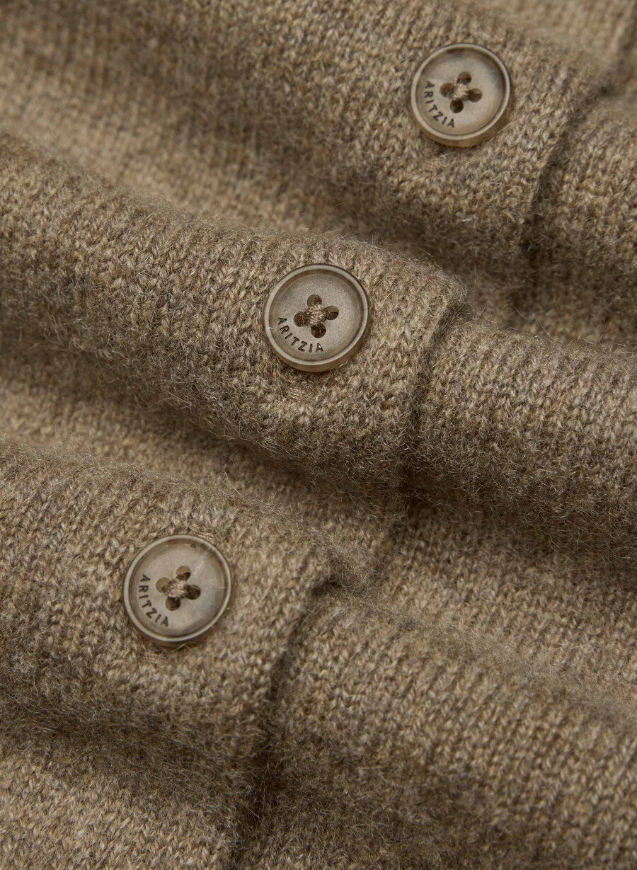 cardigan bare cashmere cu mânecă scurtă model creț maro închis