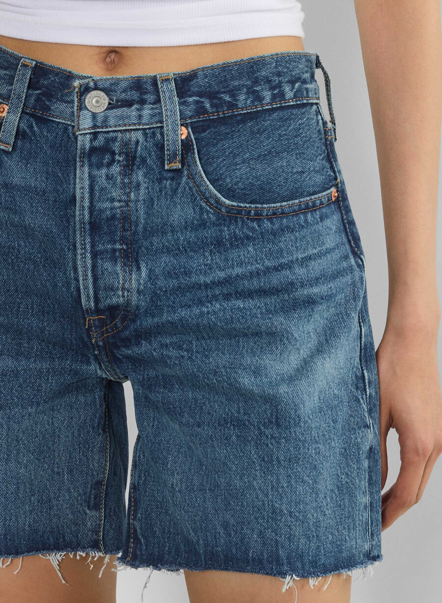 levis 501 jeans scurți la jumătatea coapsei demisiune