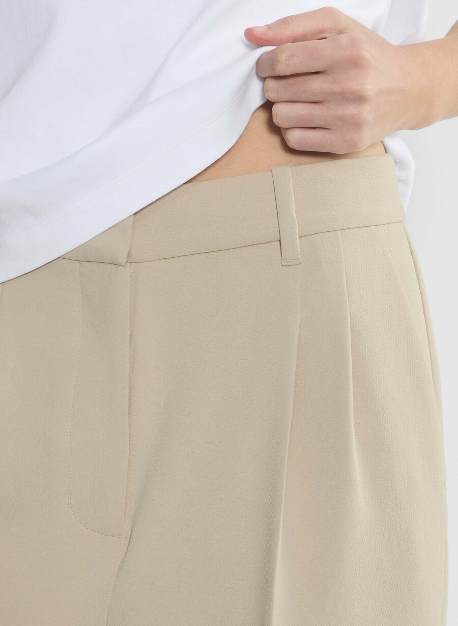 pantalonii scurți the effortless pant - crepette marcona beige