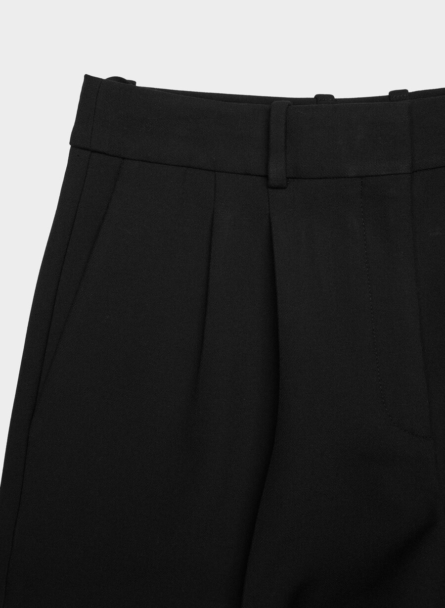 pantaloni scurți mini plisați - ressential black