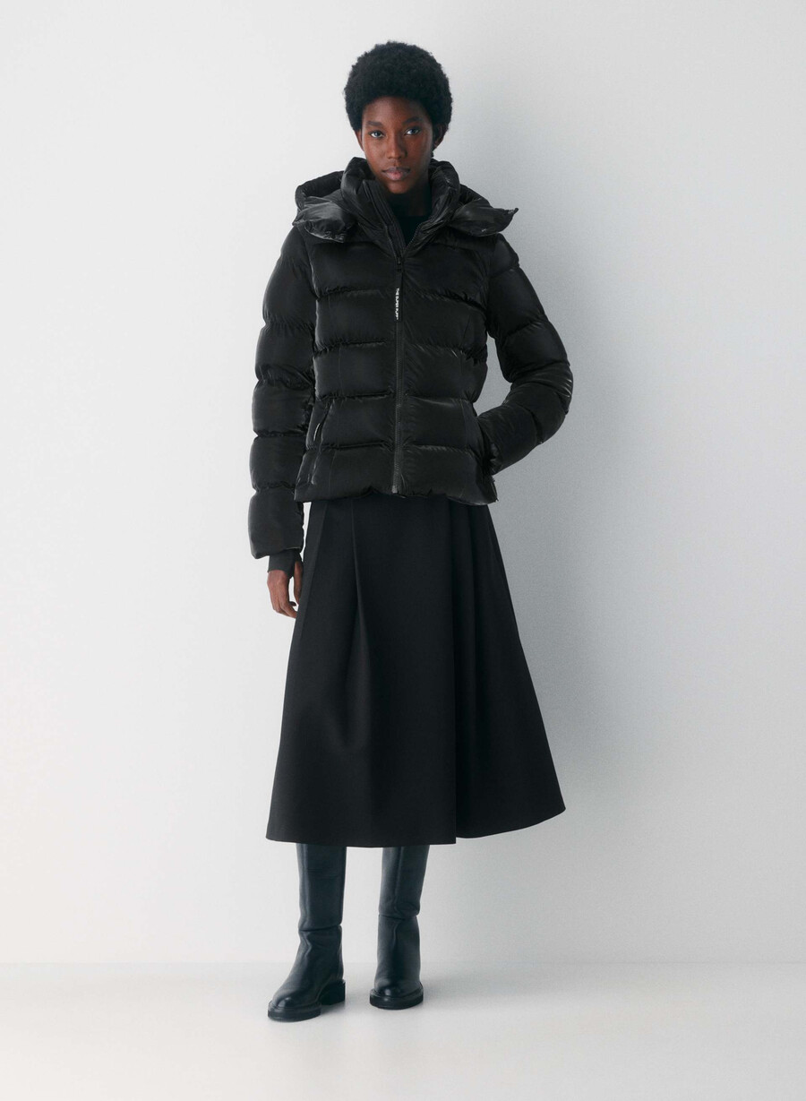 supersnug puff - liquid shine black