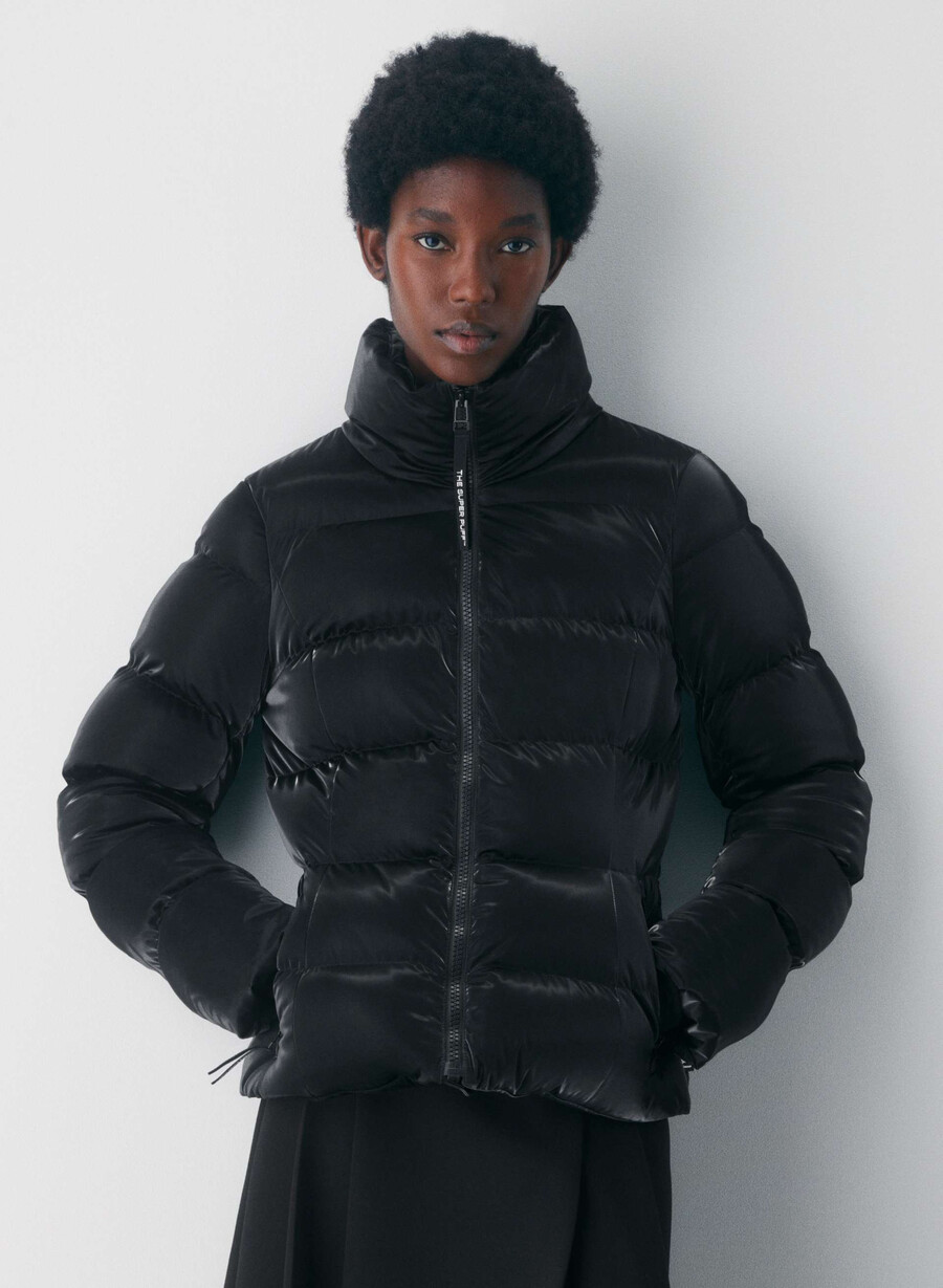 supersnug puff - liquid shine black