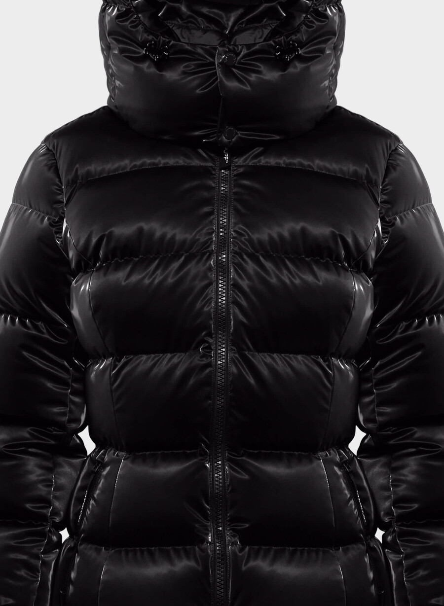 supersnug puff - liquid shine black