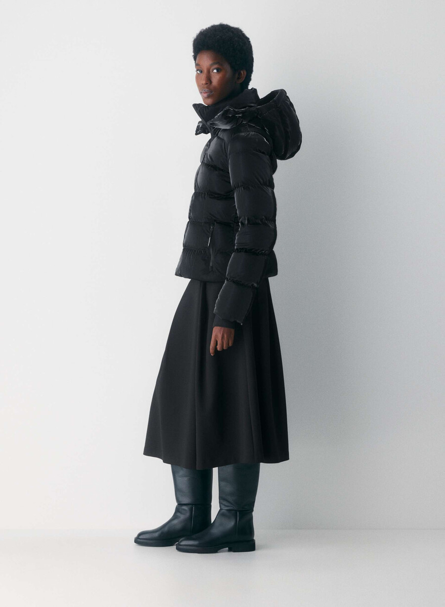 supersnug puff - liquid shine black