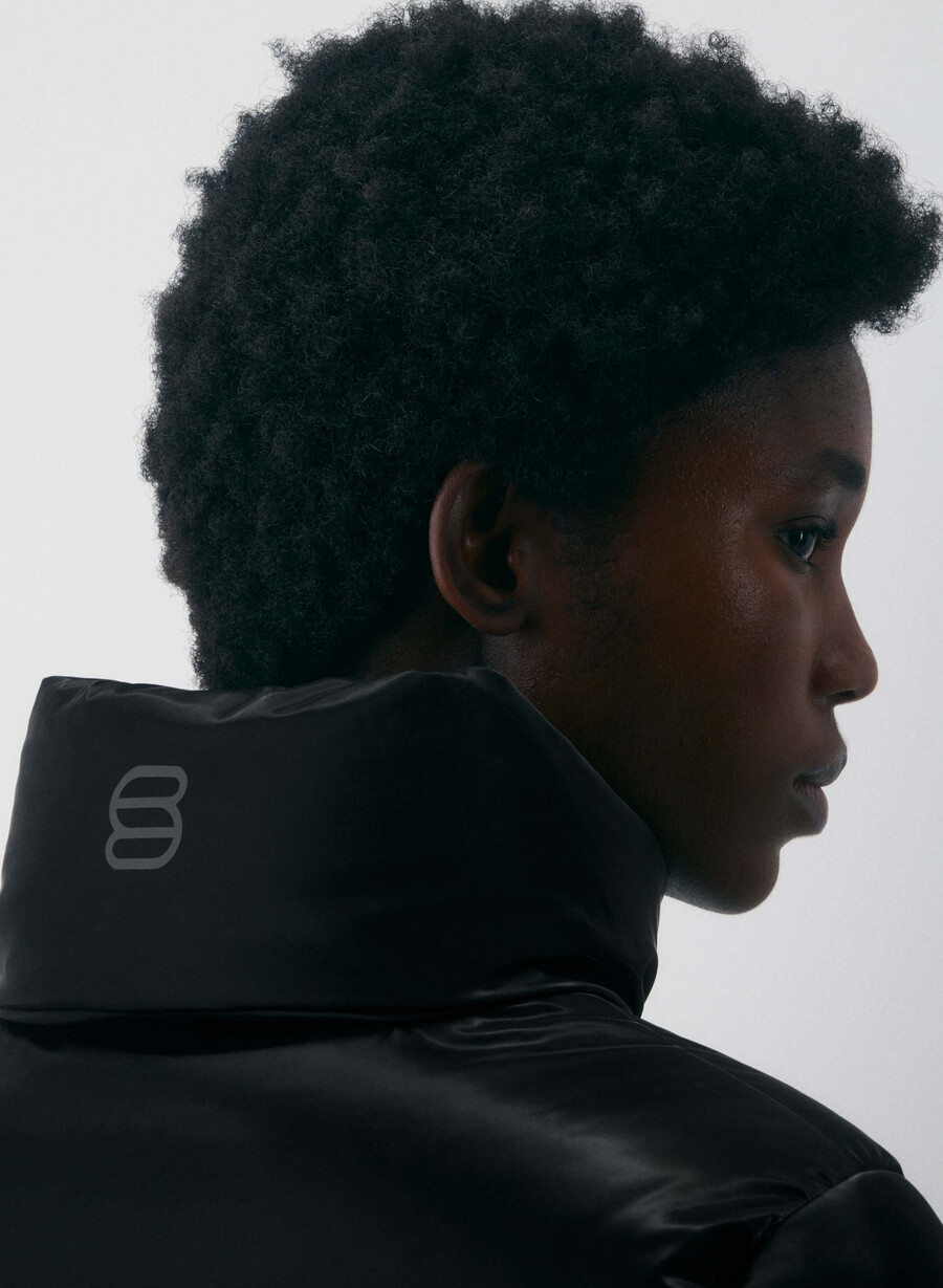 supersnug puff - liquid shine black
