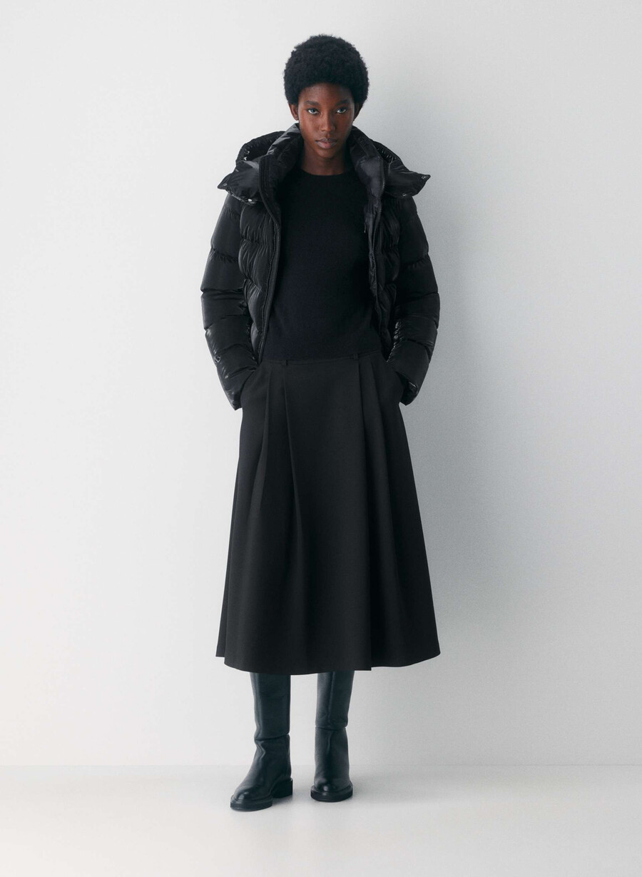 supersnug puff - liquid shine black