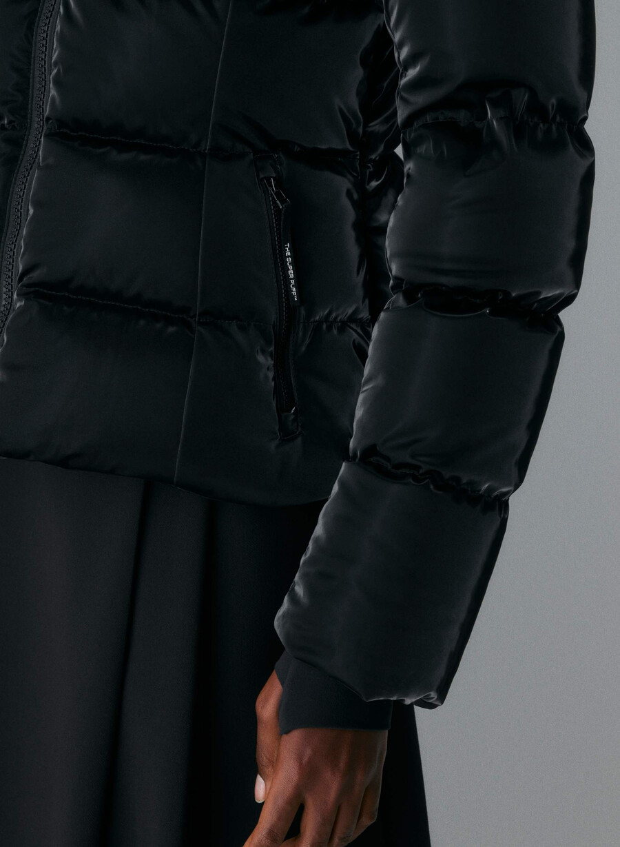 supersnug puff - liquid shine black