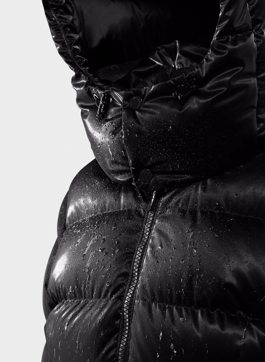 supersnug puff - liquid shine black